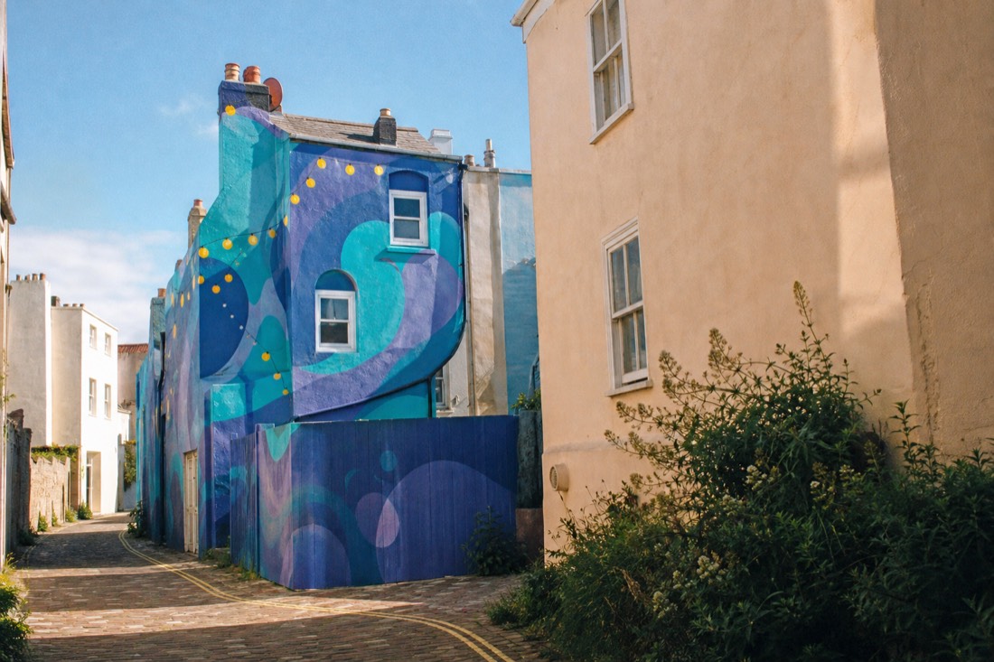 What are the twittens, and can you still walk them? in Brighton