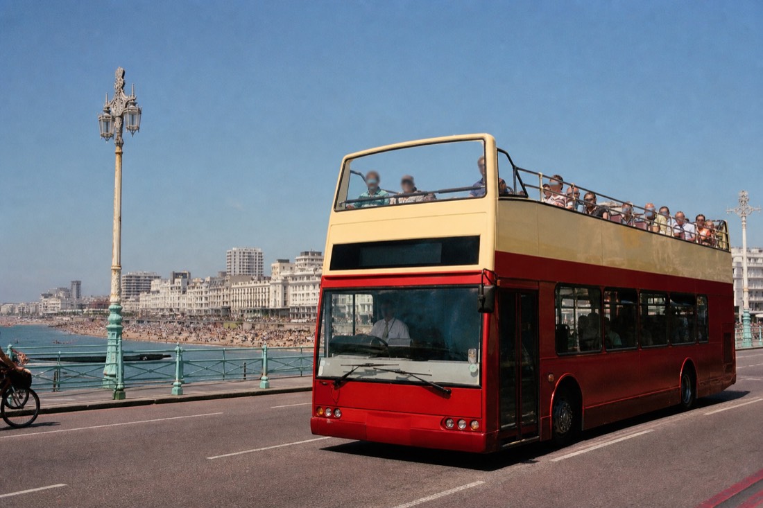 Does Brighton have a hop-on hop-off bus? in Brighton