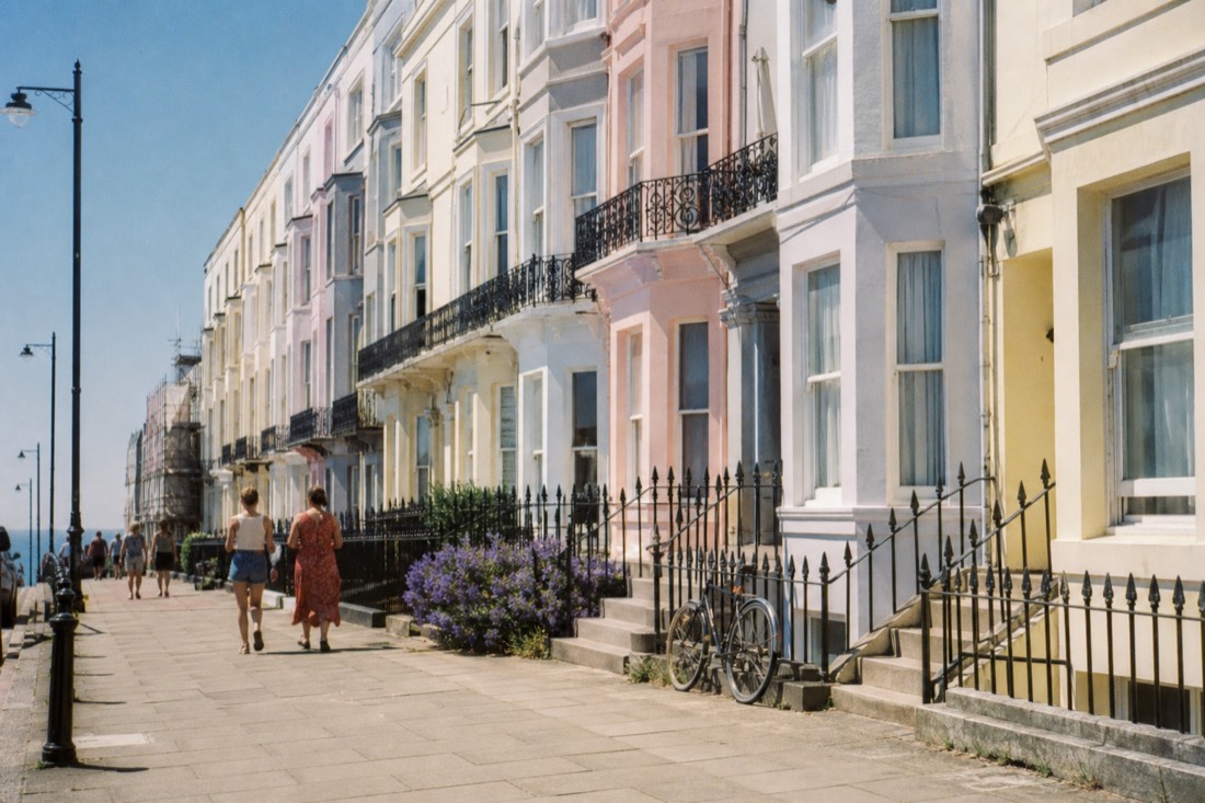 How do the Brighton areas connect by bus? in Brighton